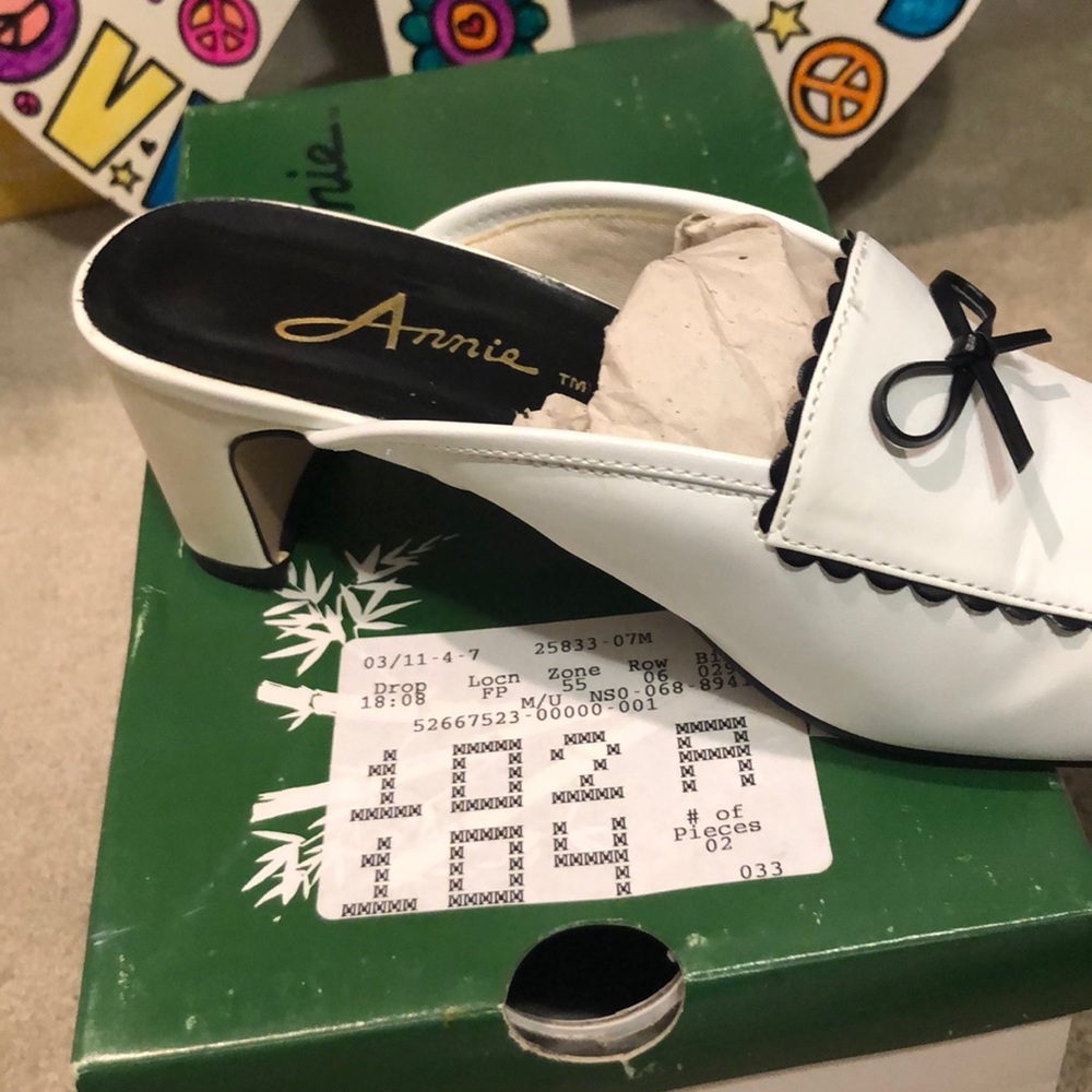 Annie’s white shoes size 7. hardly worn - Picture 2 of 3
